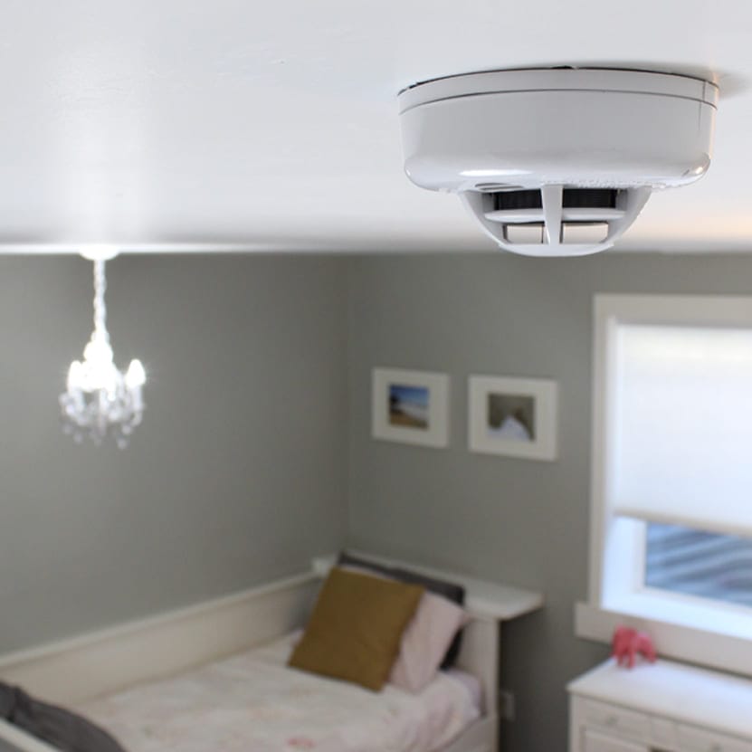 Guardian Protection smoke & heat detector in room